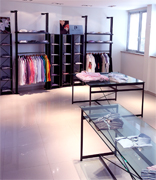 Diseadas, terminadas y construidas a mano como signo de alta calidad en cada una de nuestras camisas Italianas, fabricantes de camisas Italianas para hombres y camisas de moda para mujeres, produccion de colecciones de camisas personalizadas para nuestros clientes, camisas clasicas, camisas formales, camisas de vestir con corbatas, camisetas y camisas de verano y ropa de moda Italiana, diseno, modelaje y produccion de camisas como ropa de alta moda realizados para la distribucion al por mayor en Europa, Estados Unidos y latinoamerica, fabricantes de camisas con las telas mas elegantes del mercado camisas con cuellos para hombres elegantes con corbata y camisas con cuellos adaptos para una camisa y moda de mujer. Ademas ofrecemos camisas casuales y deportivas de moda para hombres y mujeres, inclusive Produccion de ropa y camisas con la Marca del cliente